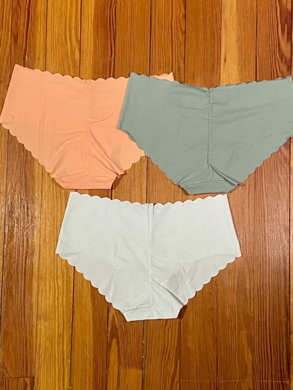 Victoria's Secret No-Show Scallop Hiphugger Panty Bundle NWT - Picture 6 of 8